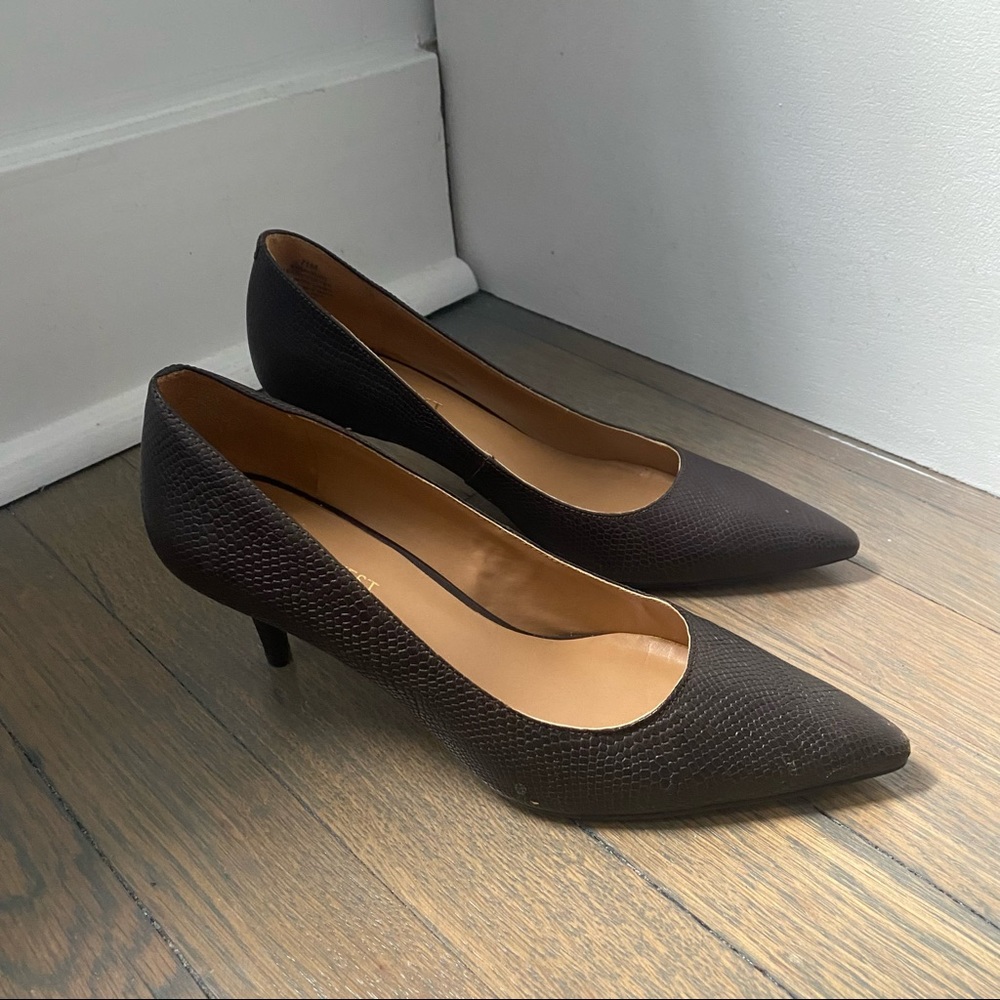 nine west brown croc kitten heels